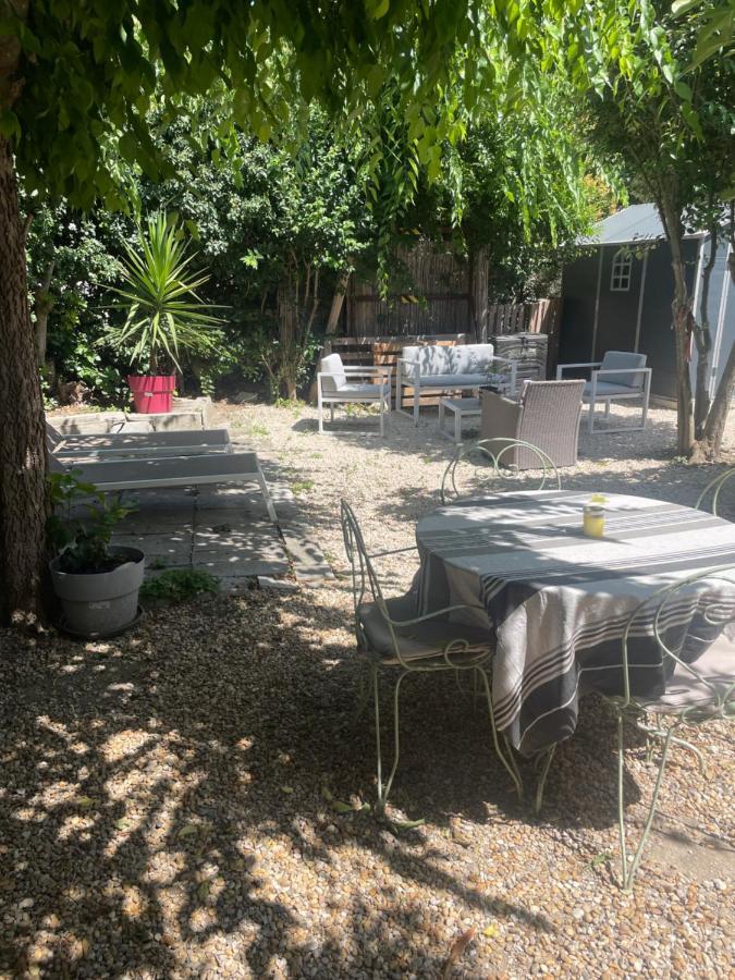 Appartement Avec Jardin En Ville LʼIsle-sur-la-Sorgue Exterior foto