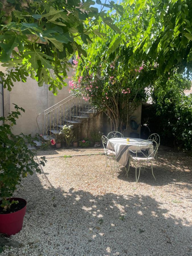 Appartement Avec Jardin En Ville LʼIsle-sur-la-Sorgue Exterior foto